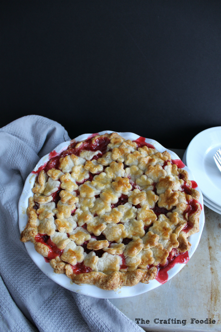 Strawberry-Rhubarb Pie with an All-Butter Crust|The Crafting Foodie