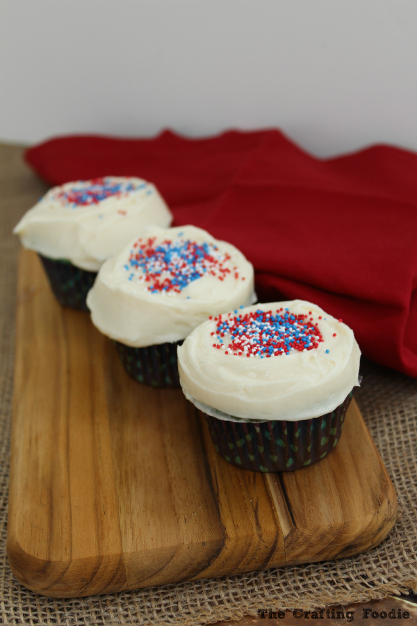 Surprise Inside Cupcakes for the 4th of July|the Crafting Foodie