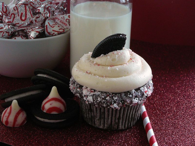 Chocolate Peppermint Cupcakes with Candy Cane Joe-Joe's - The Crafting Foodie