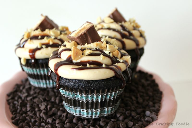 Chocolate Snickers Cupcake|The Crafting Foodie