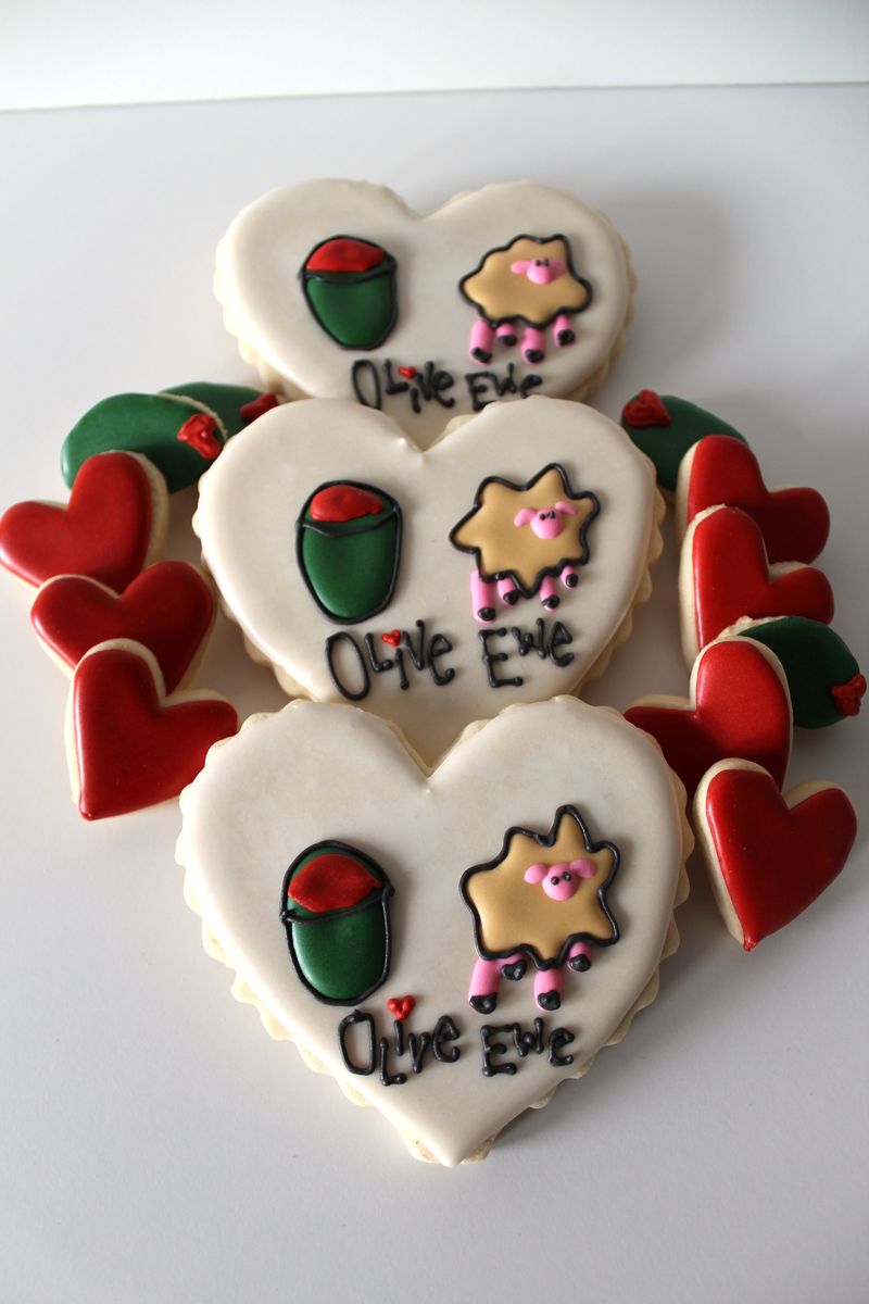 Olive Ewe Sugar Valentine's Day Cookies| The Crafting Foodie