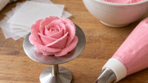how to pipe royal icing roses